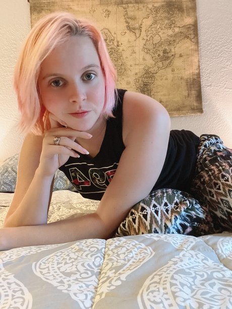 Naakte gelekte OnlyFans-foto van Black Lace Cosplay