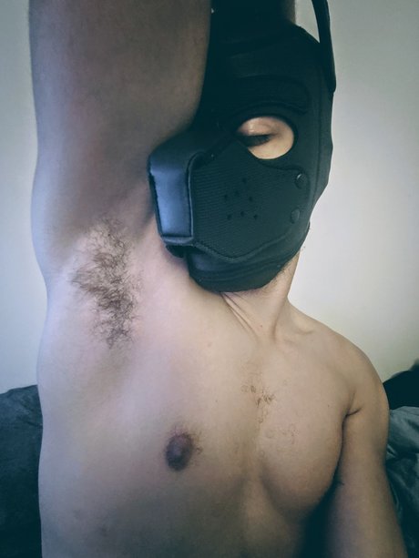 Naakte gelekte OnlyFans-foto van Pup Beaux Blac