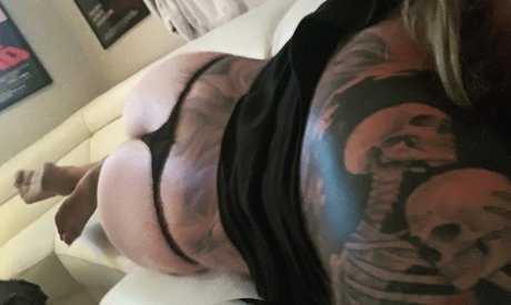 Naakte gelekte OnlyFans-foto van Dm Me 