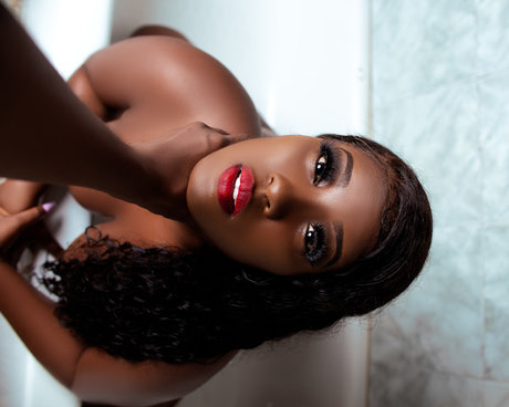 Naakte gelekte OnlyFans-foto van Blackdiamond