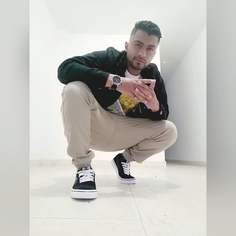 Naakte gelekte OnlyFans-foto van Jhonnytan