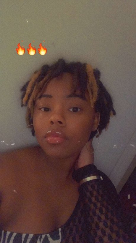 Naakte gelekte OnlyFans-foto van Blasian Queen