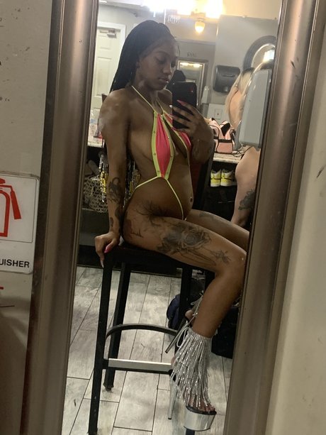 Naakte gelekte OnlyFans-foto van  Remykilla