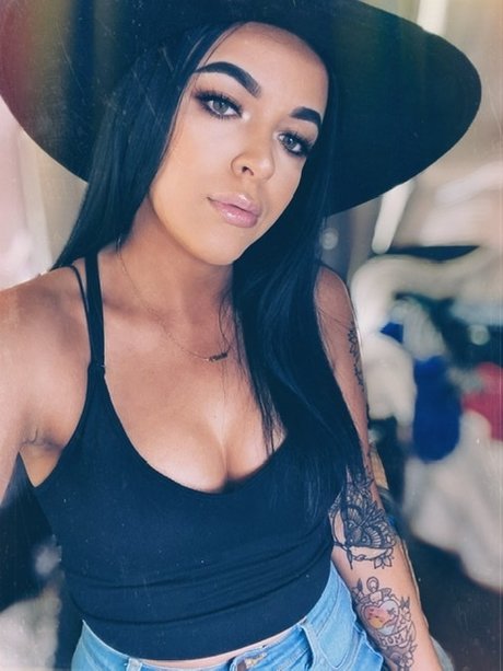 Naakte gelekte OnlyFans-foto van Ariel