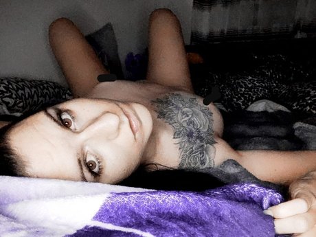 Naakte gelekte OnlyFans-foto van Disi