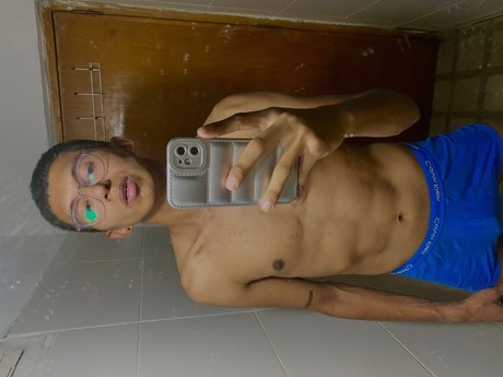 Naakte gelekte OnlyFans-foto van Rob