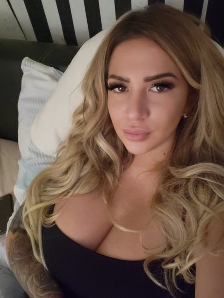 Naakte gelekte OnlyFans-foto van Chloxxx