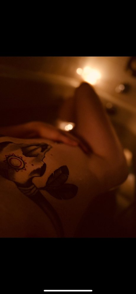 Naakte gelekte OnlyFans-foto van Mcribbin