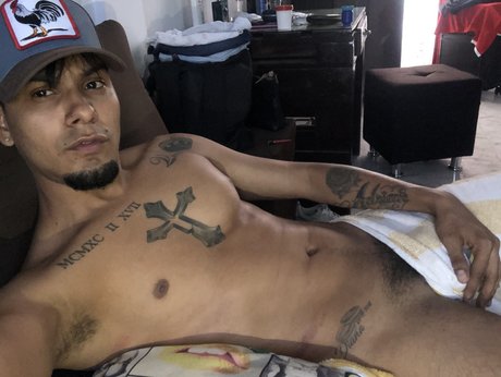 Naakte gelekte OnlyFans-foto van Maykel 
