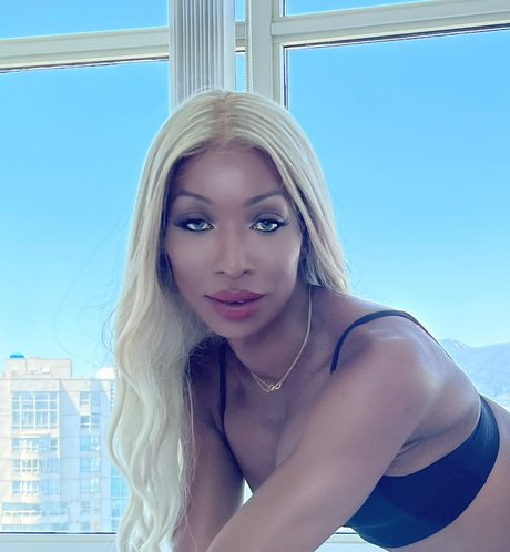 Naakte gelekte OnlyFans-foto van Mayas Accessibility