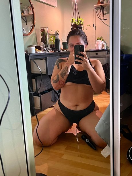Naakte gelekte OnlyFans-foto van May