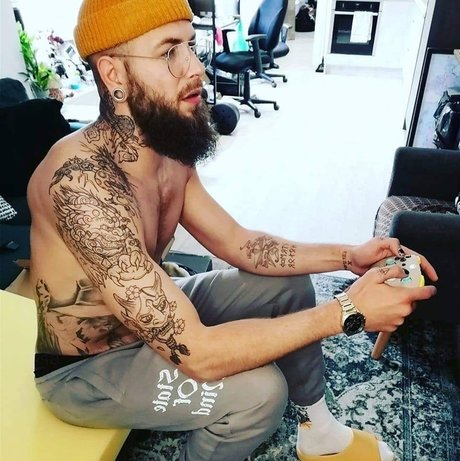 Naakte gelekte OnlyFans-foto van Maxxy