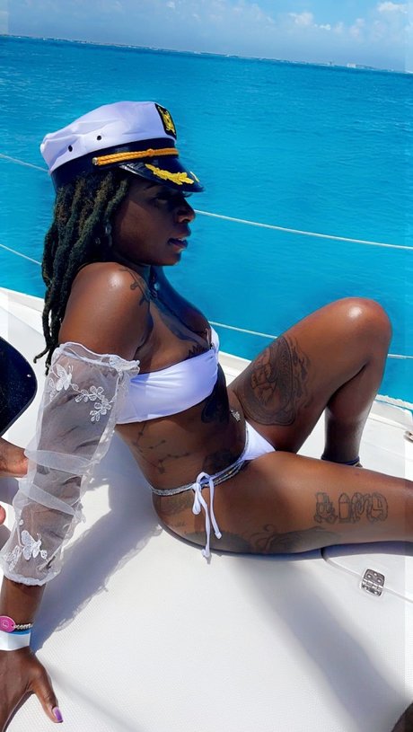 Naakte gelekte OnlyFans-foto van Mermaidstreasure