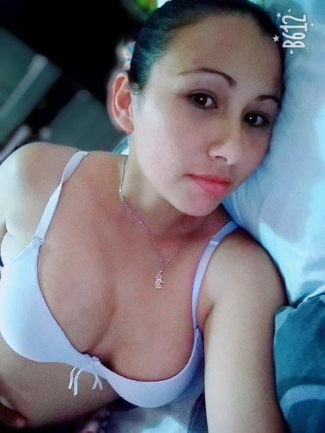 Naakte gelekte OnlyFans-foto van Meri