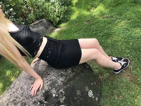 Naakte gelekte OnlyFans-foto van Mercedes Madelief Curiousgirl