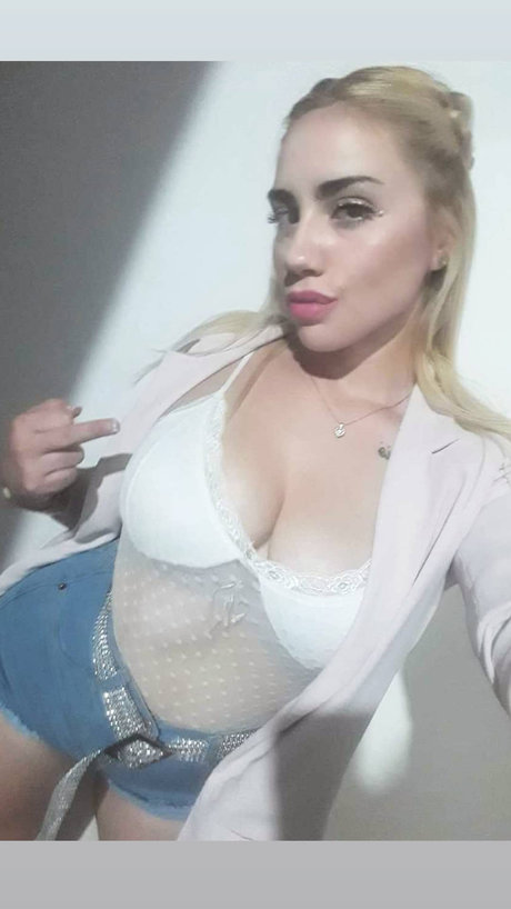 Naakte gelekte OnlyFans-foto van Melisa Giuliana