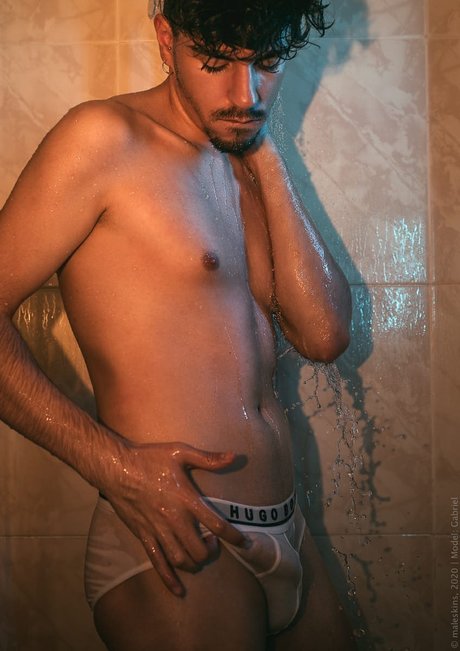 Naakte gelekte OnlyFans-foto van Blingcow