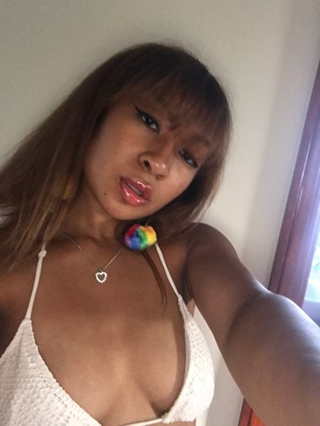 Naakte gelekte OnlyFans-foto van Blasian 
