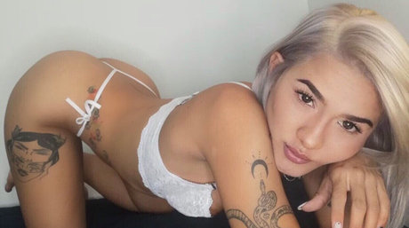 Naakte gelekte OnlyFans-foto van  Bellaregann 