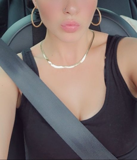 Naakte gelekte OnlyFans-foto van Loulou