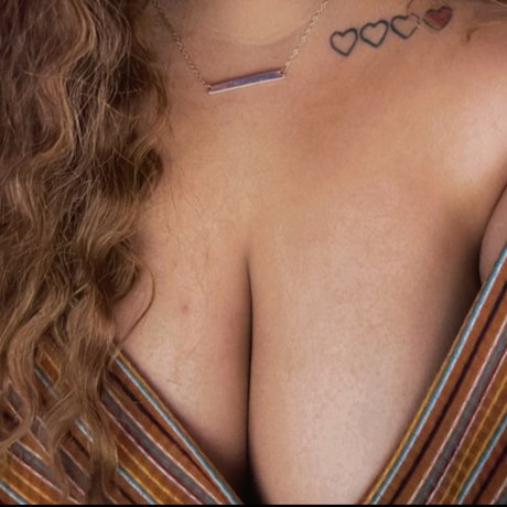 Naakte gelekte OnlyFans-foto van Beli