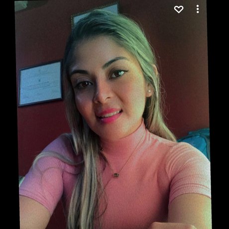 Naakte gelekte OnlyFans-foto van Belu