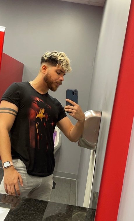 Naakte gelekte OnlyFans-foto van Captain Hook
