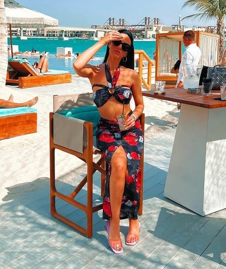 Naakte gelekte OnlyFans-foto van Leila Kraja