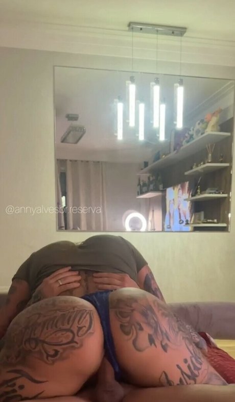 Naakte gelekte OnlyFans-foto van Anny Alves