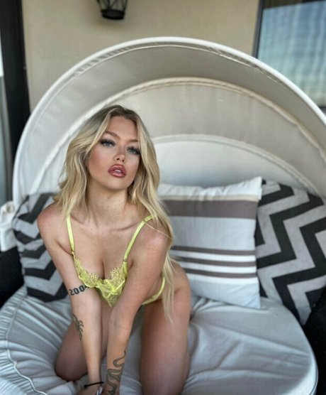 Naakte gelekte OnlyFans-foto van Vanessawet18