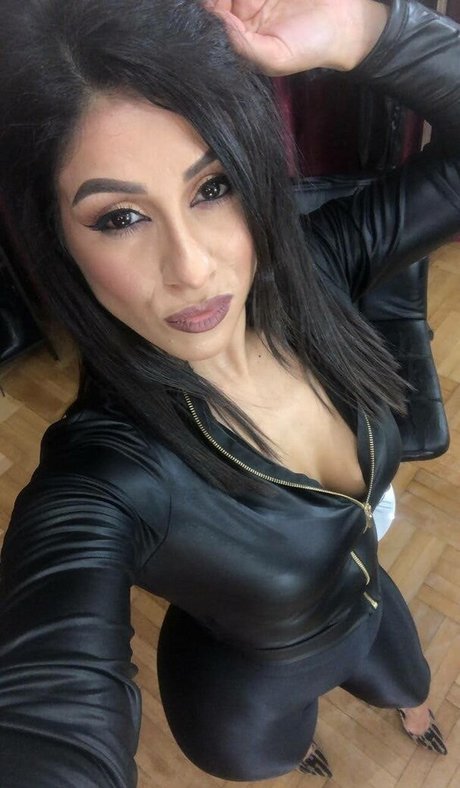 Naakte gelekte OnlyFans-foto van Puffylove
