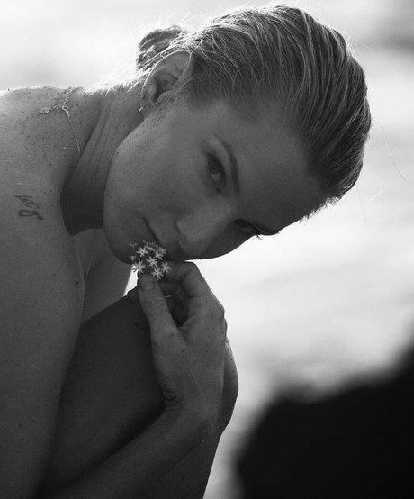 Naakte gelekte OnlyFans-foto van Heather Morris