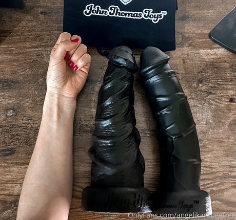 Naakte gelekte OnlyFans-foto van Angelikarougefree
