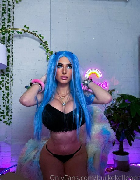 Naakte gelekte OnlyFans-foto van Burkebabyxo