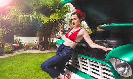 Naakte gelekte OnlyFans-foto van Rose And Rosie