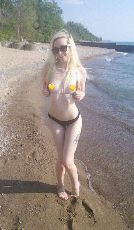Naakte gelekte OnlyFans-foto van Kinkynyrafree