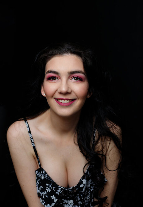 Naakte gelekte OnlyFans-foto van Justine Anne Crane