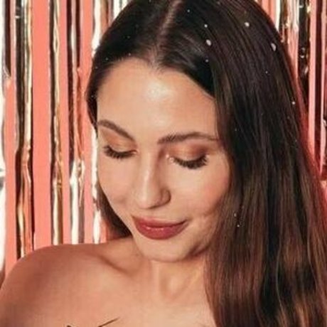 Naakte gelekte OnlyFans-foto van Leeloolee