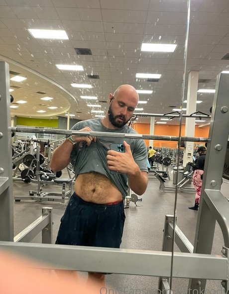 Naakte gelekte OnlyFans-foto van Tiktokcody