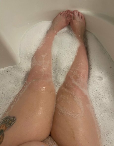 Naakte gelekte OnlyFans-foto van Comeandsin
