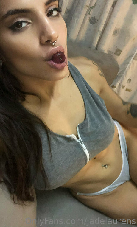Naakte gelekte OnlyFans-foto van Jadelaurens