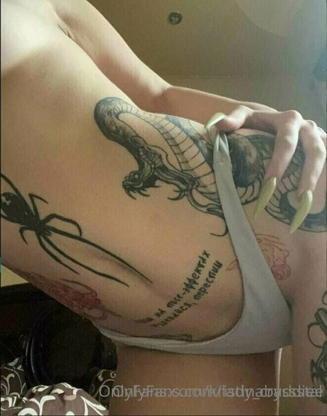 Naakte gelekte OnlyFans-foto van Moonlitnymphvip