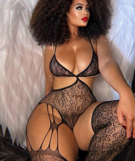 Naakte gelekte OnlyFans-foto van Sirensaysseduce