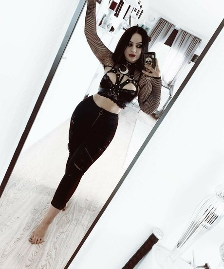 Naakte gelekte OnlyFans-foto van Nevernanoir