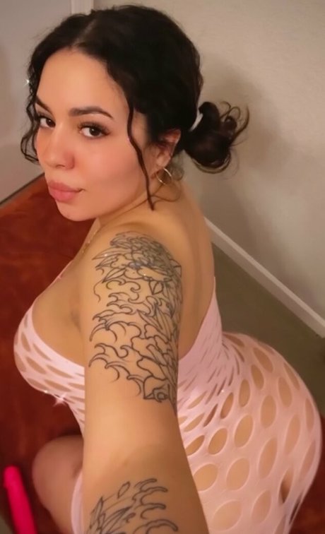 Naakte gelekte OnlyFans-foto van Fairyelle