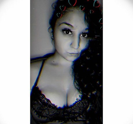 Naakte gelekte OnlyFans-foto van Littlesatanlady