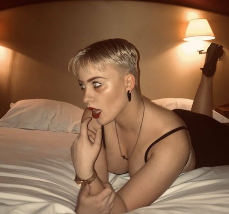 Naakte gelekte OnlyFans-foto van Mila Orriols