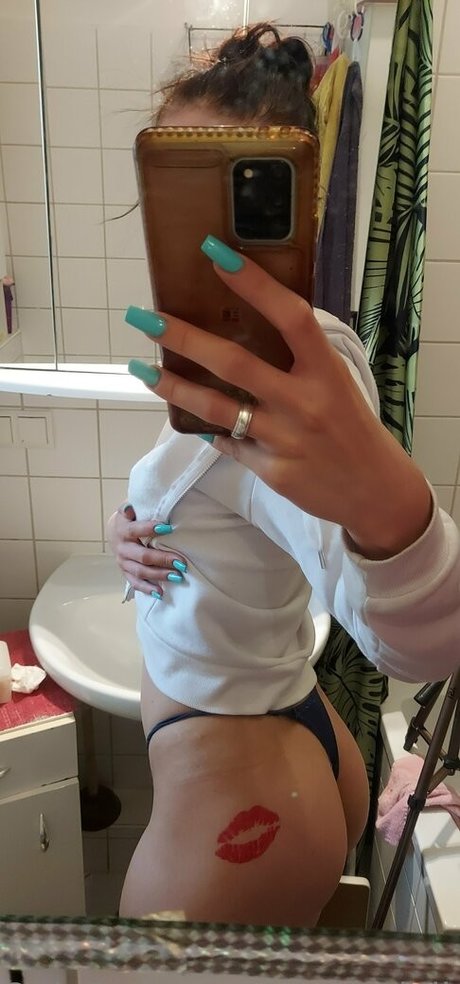 Naakte gelekte OnlyFans-foto van Sweetlollypopgirl
