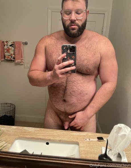 Naakte gelekte OnlyFans-foto van Ste3evn
