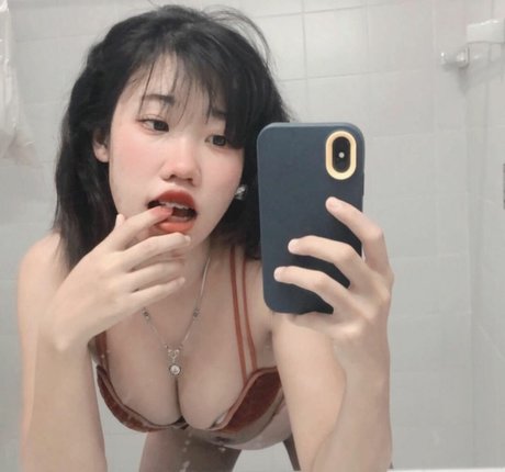 Naakte gelekte OnlyFans-foto van Tarnapii